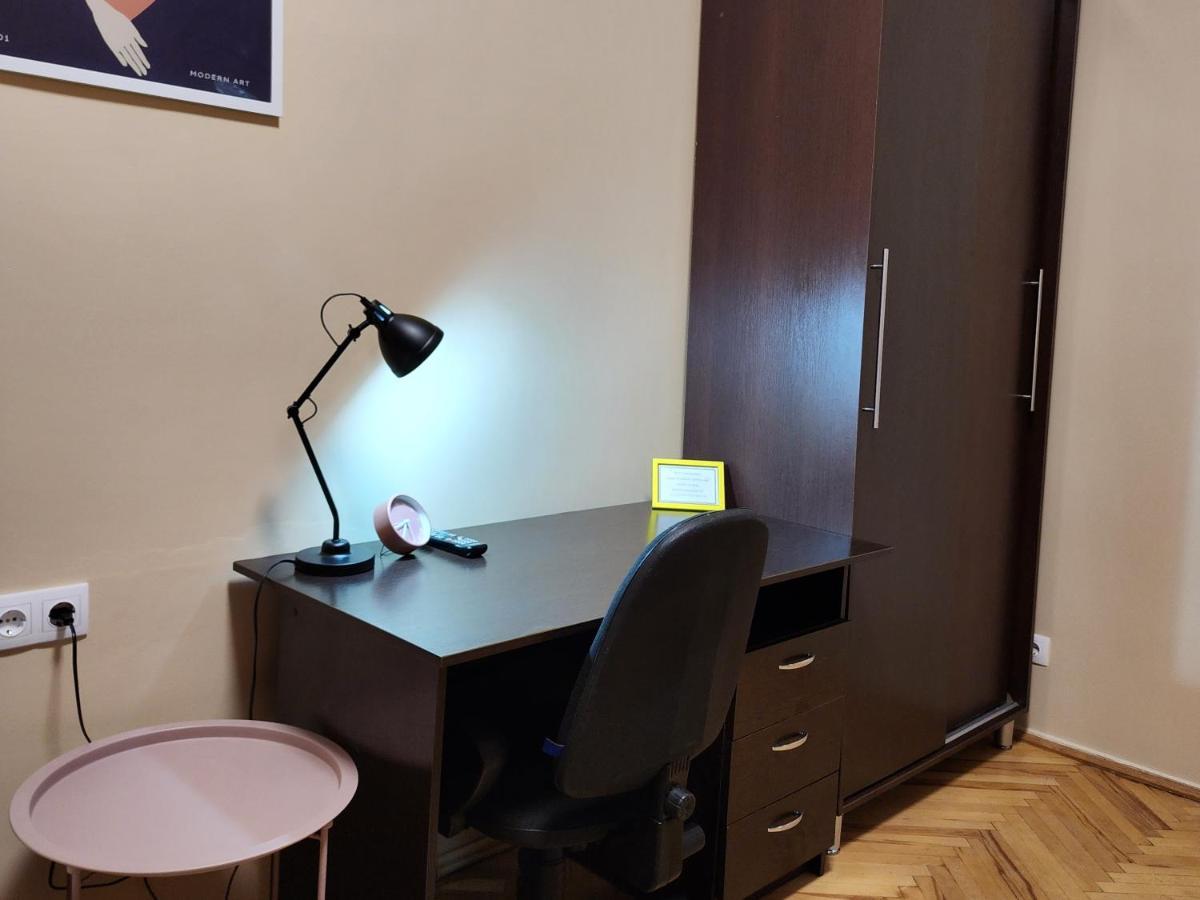 В Центрі М.Чернівці 2 Кімнатна Затишна Квартира. Buitenkant foto